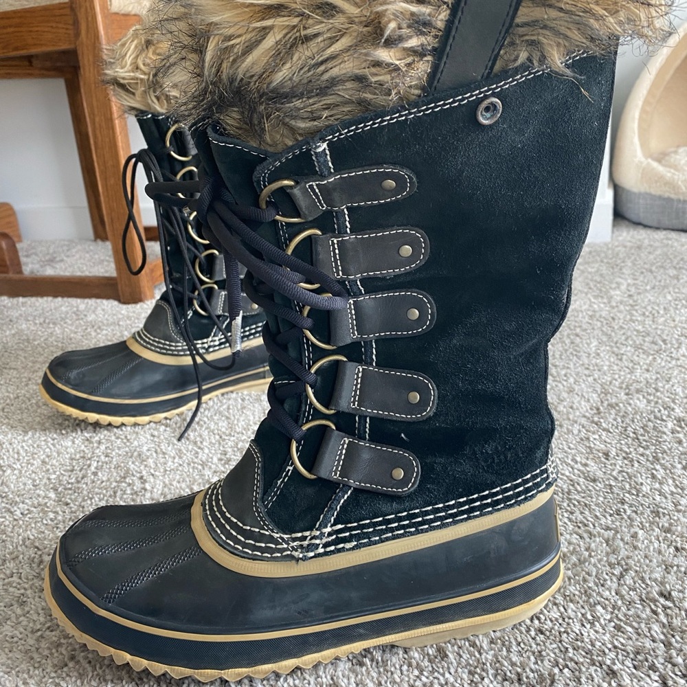 Sorel water proof boots. Really good condition. Size 8
